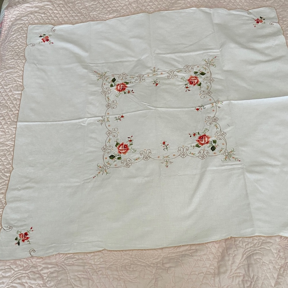 Vintage Floral Embroidered Tablecloth 32” Square